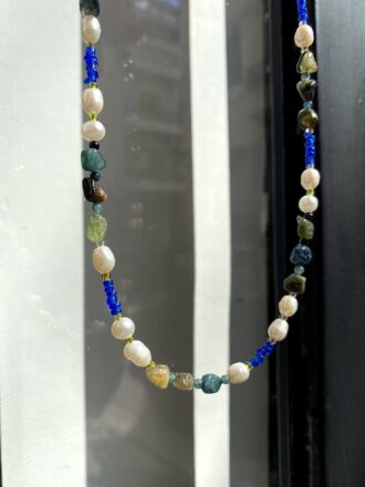 Κολιέ με μαργαριτάρια του γλυκού νερού και ημιπολύτιμες πέτρες