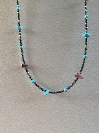 Κολιέ με αιματίτες και ημιπολύτιμους λίθους