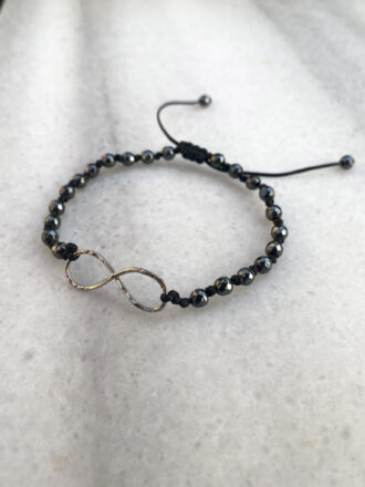 Βραχιόλι με αιματίτες και ασημένιο στοιχείο