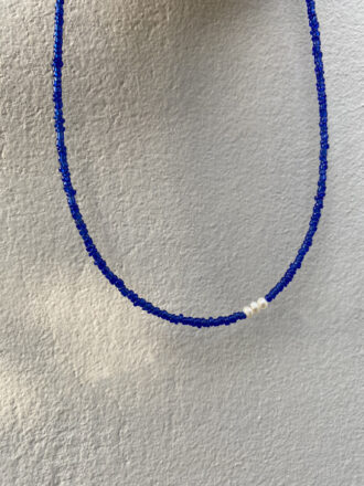 Κολιέ με γυάλινες χάντρες και μαργαριτάρια του γλυκού νερού