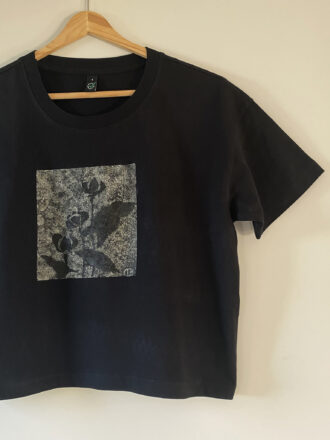 Μπλούζα crop top με σχέδιο τουλίπες